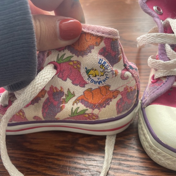 Converse vintage size 5 pink dinosaur - Picture 3 of 5